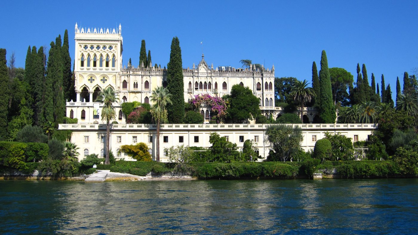 La villa neogotica dell'Isola del Garda