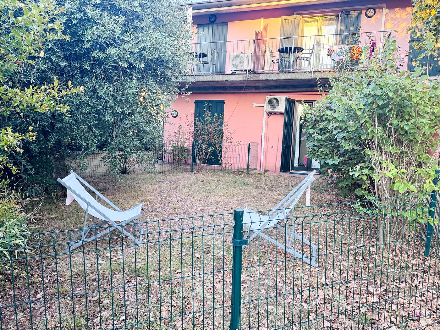 Il giardino privato di 50 m² sul retro dell'appartamento